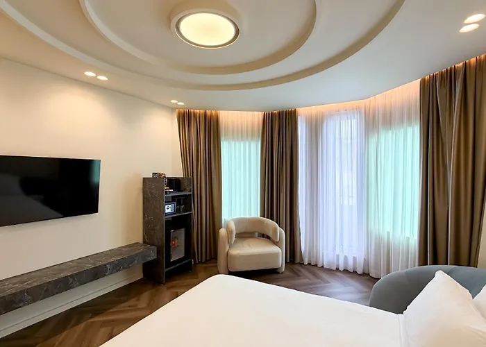 Vater Selected Tirana