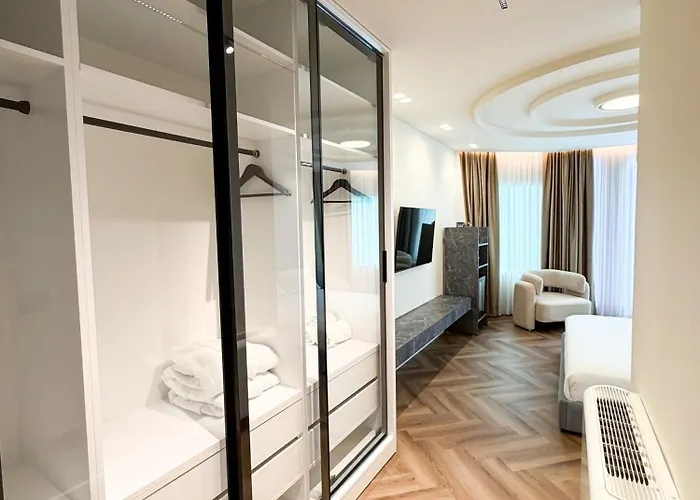 Vater Selected Tirana