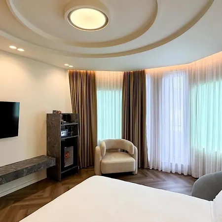 Vater Selected 티라나