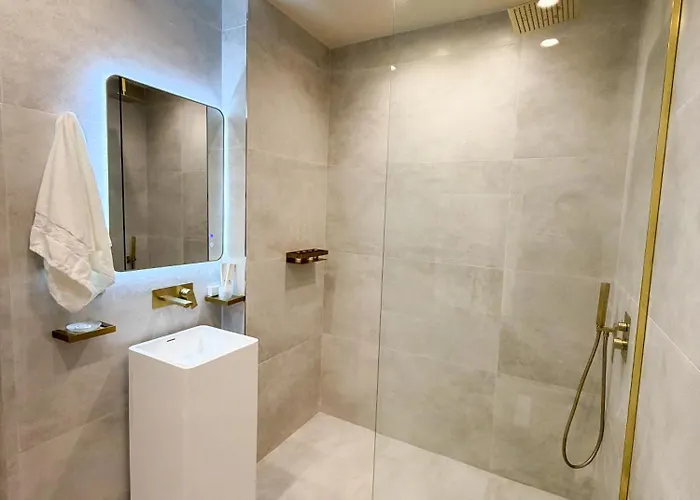 Vater Selected 티라나